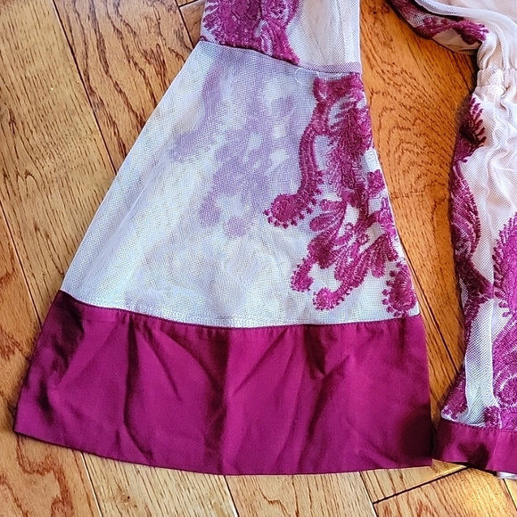 NWT MINKPINK  Sweetest Sound Floral Lace & Mesh Sleeve Romper Size Small - Picture 3 of 15